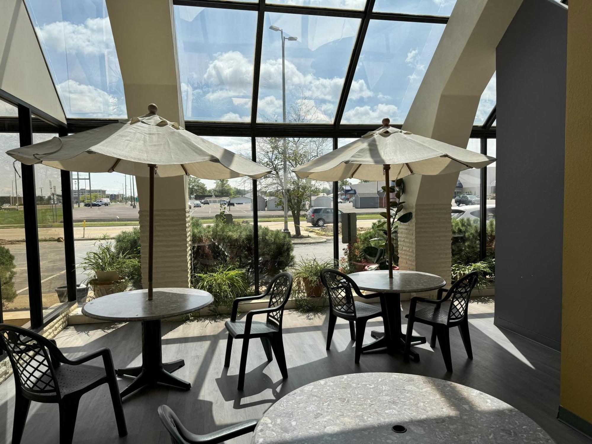 Sycamore Suites Elyria Exterior photo